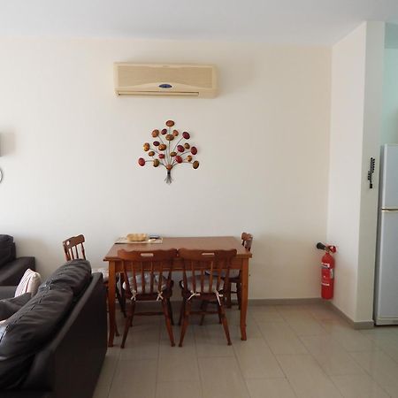 Barlee'S Apartment Paralimni Esterno foto
