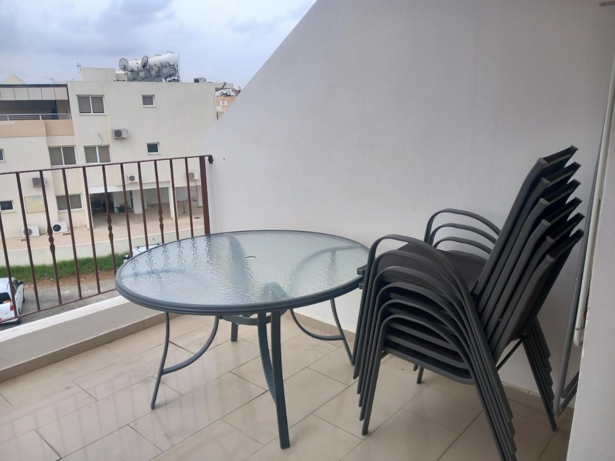 Barlee'S Apartment Paralimni Esterno foto