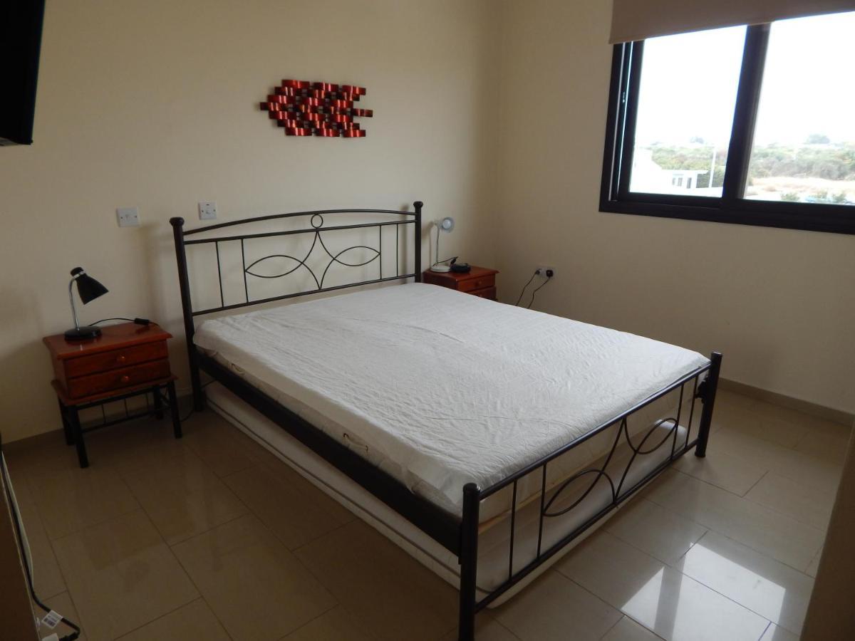 Barlee'S Apartment Paralimni Esterno foto