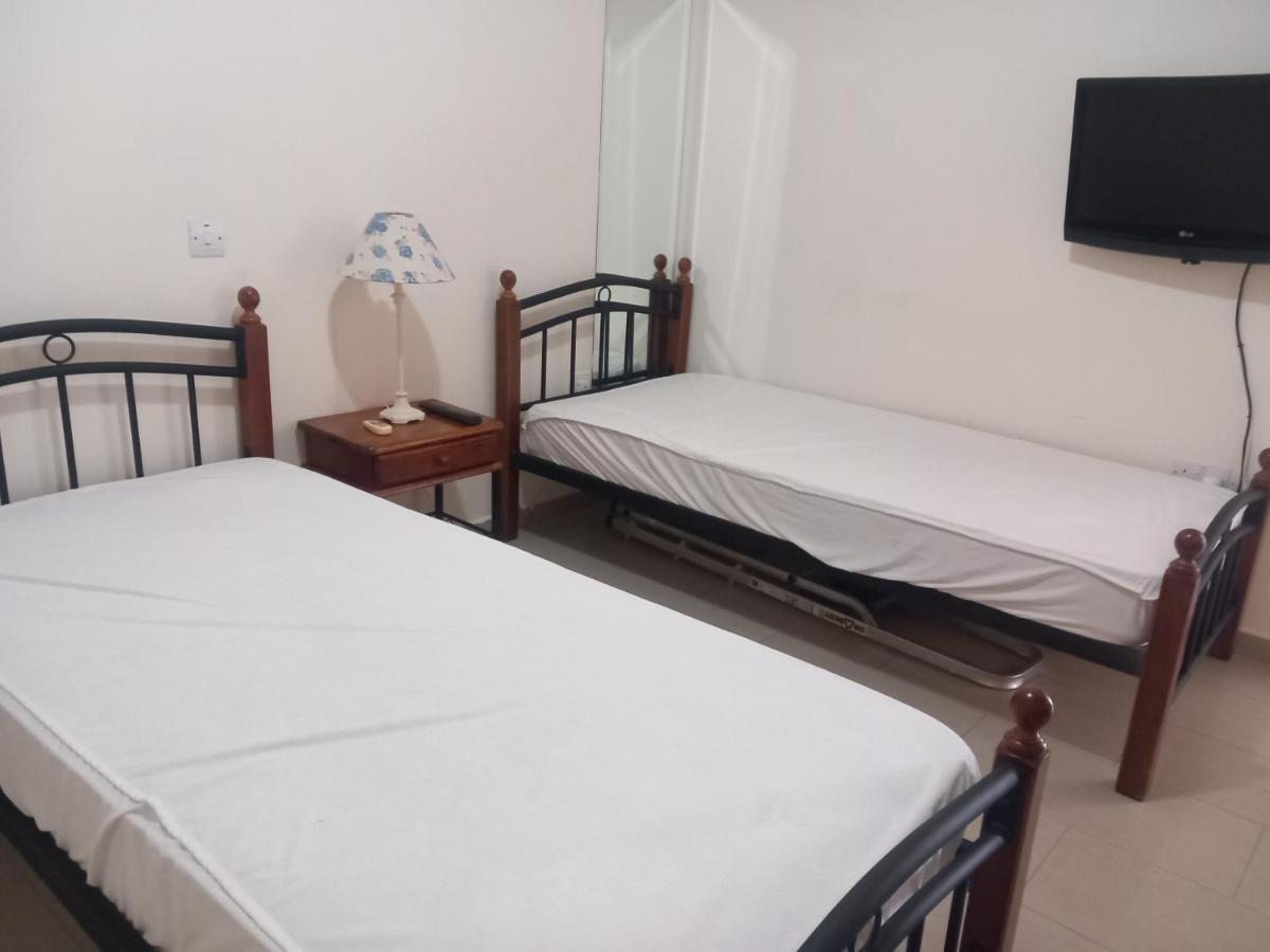 Barlee'S Apartment Paralimni Esterno foto